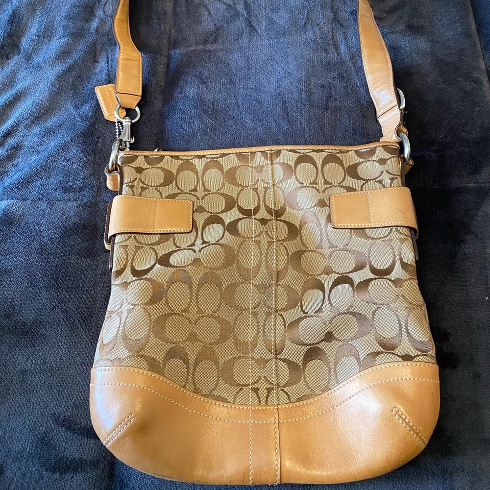 Women’s crossbody